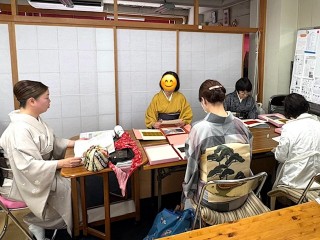 師範科　振袖解説査定と和服地